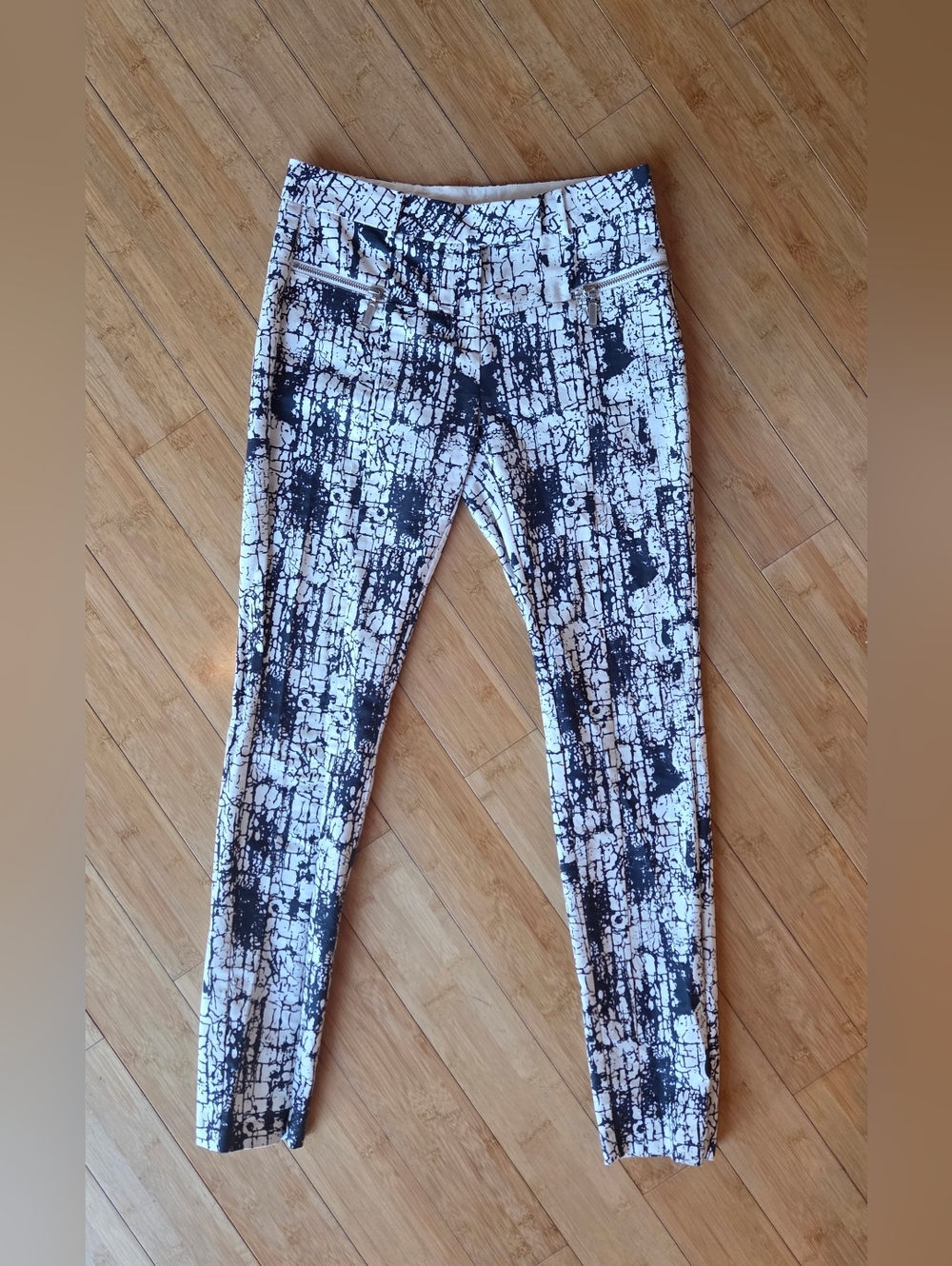 L.A.M.B. by Gwen Stefani Black & White Abstract Web Print Pants